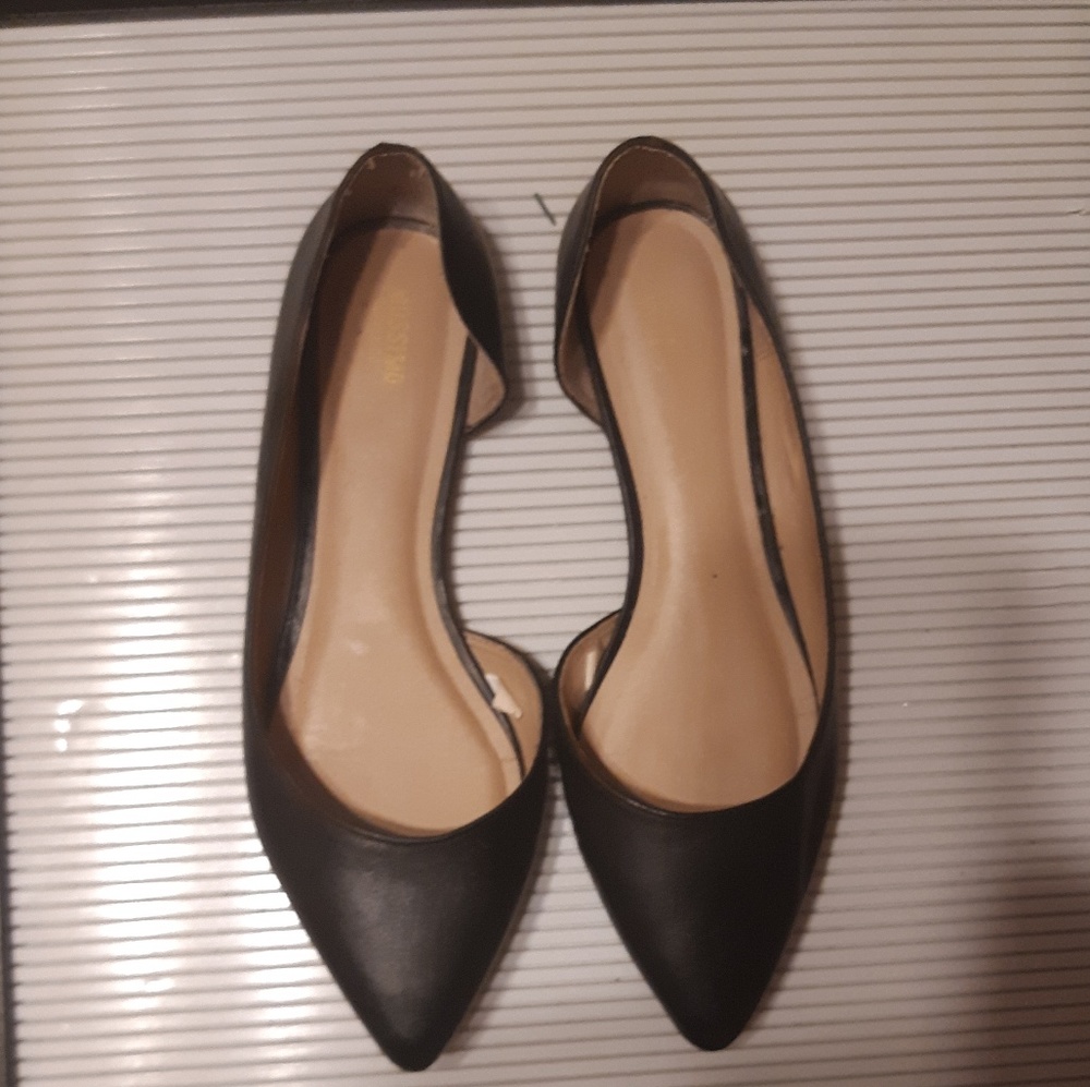 MOSSIMO SUPPLY CO. Black pointed flat